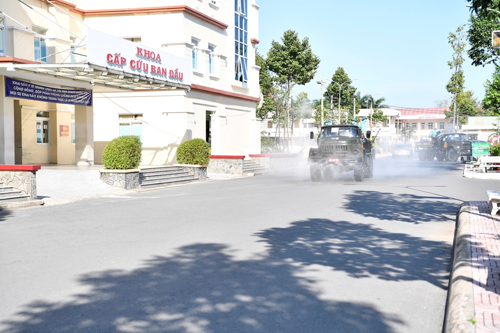 Bệnh viện Quân y 120, Cục Hậu cần Quân khu 9 nằm trên địa bàn tỉnh Tiền Giang được phun khử khuẩn toàn bộ.