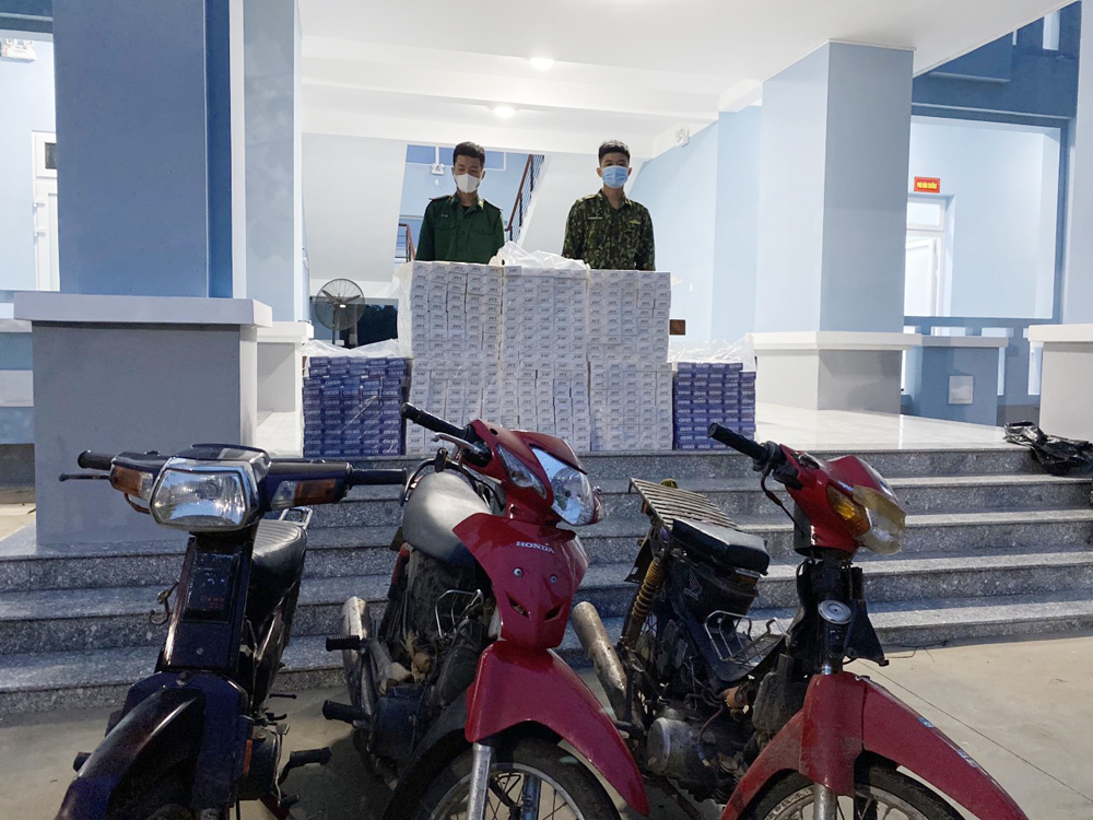 Đồn biên phòng Tân Hà bắt giữ 2 vụ buôn lậu 4.000 gói thuốc lá ngoại

