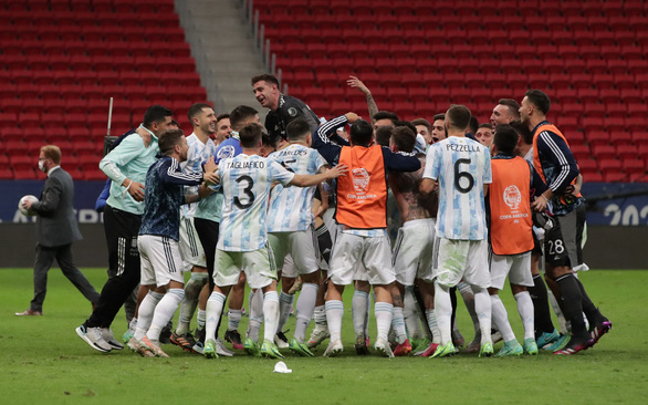 Argentina vào chung kết Copa America sau màn “đấu súng” cân não