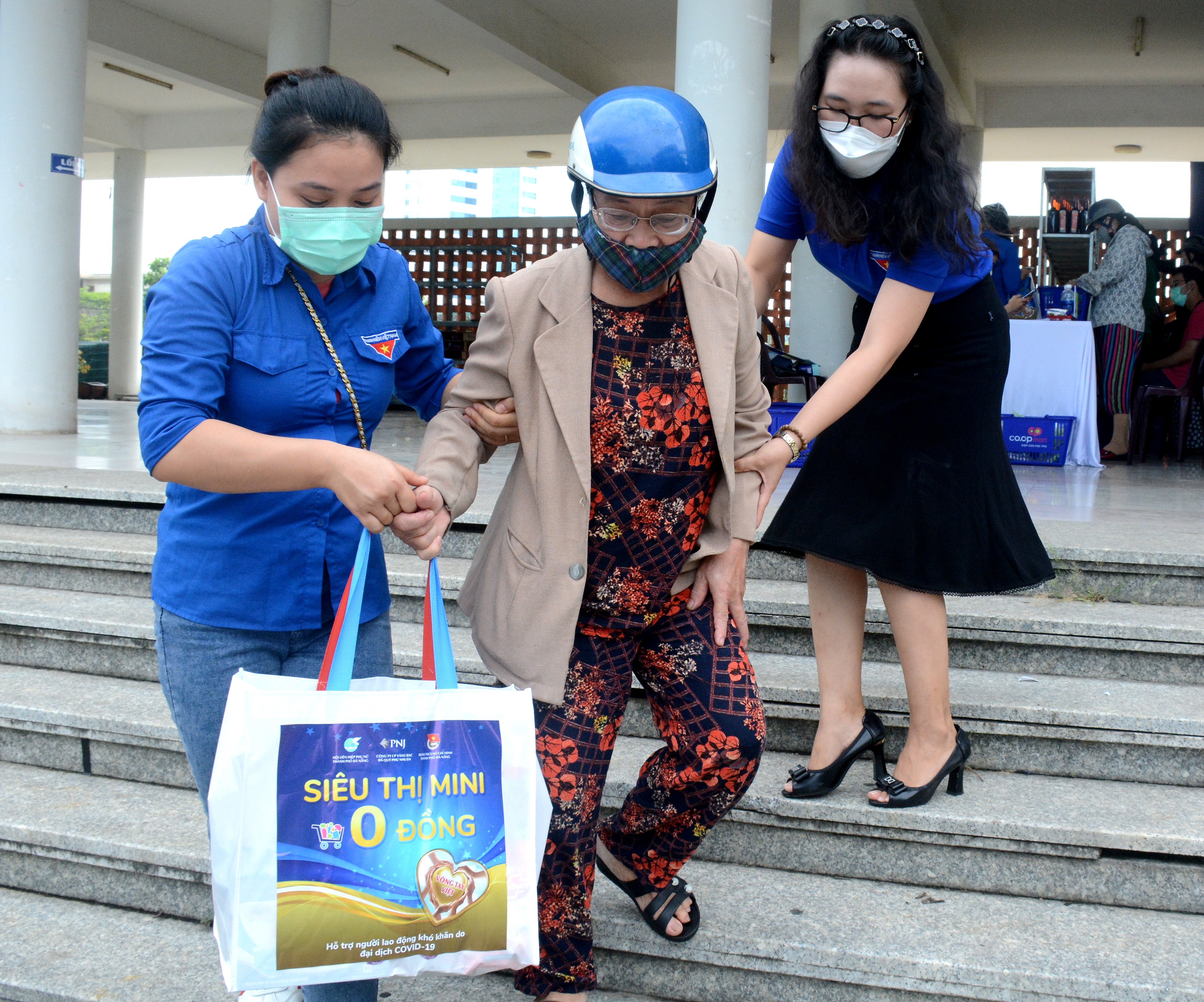 “Siêu thị mini 0 đồng” nghĩa tình tại Đà Nẵng 