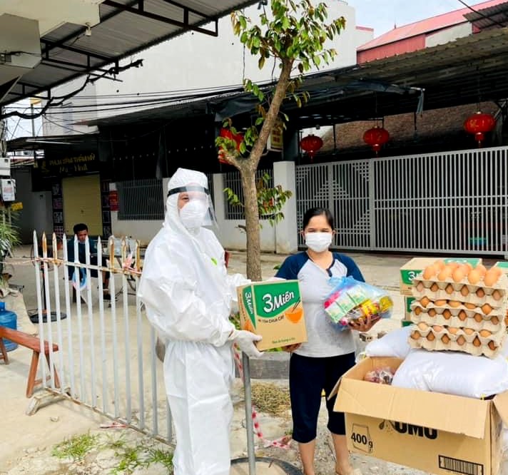 Tình nguyện làm người vận chuyển trong tâm dịch