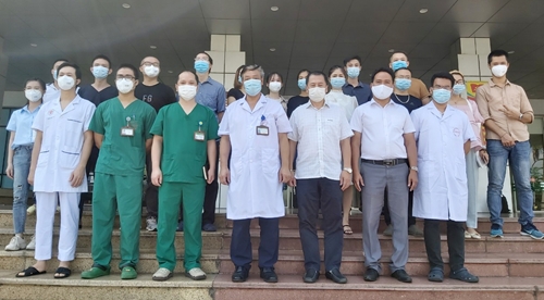 30 cán bộ Bệnh viện Bệnh Nhiệt đới Trung ương lên đường hỗ trợ TP Hồ Chí Minh