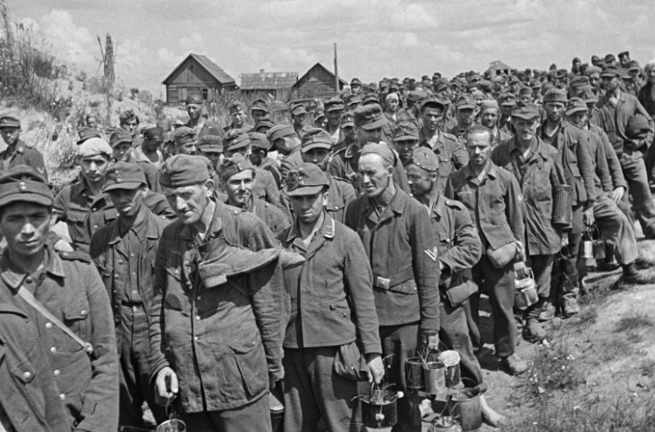 Chiến tranh đã làm thay đổi cách đối xử với tù binh tại Liên Xô như thế nào?