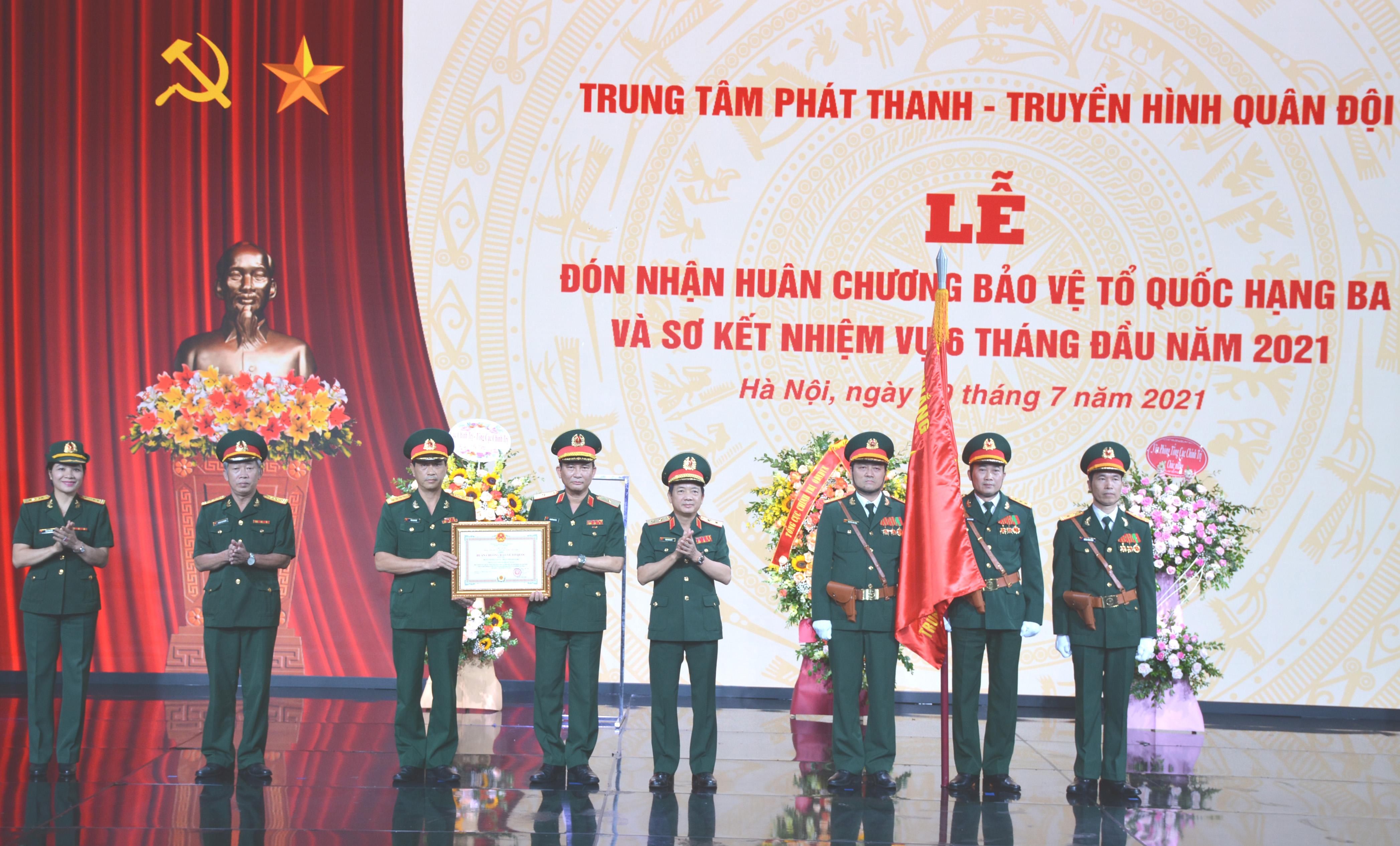 Trung tâm Phát thanh - Truyền hình Quân đội đón nhận Huân chương Bảo vệ Tổ quốc hạng Ba