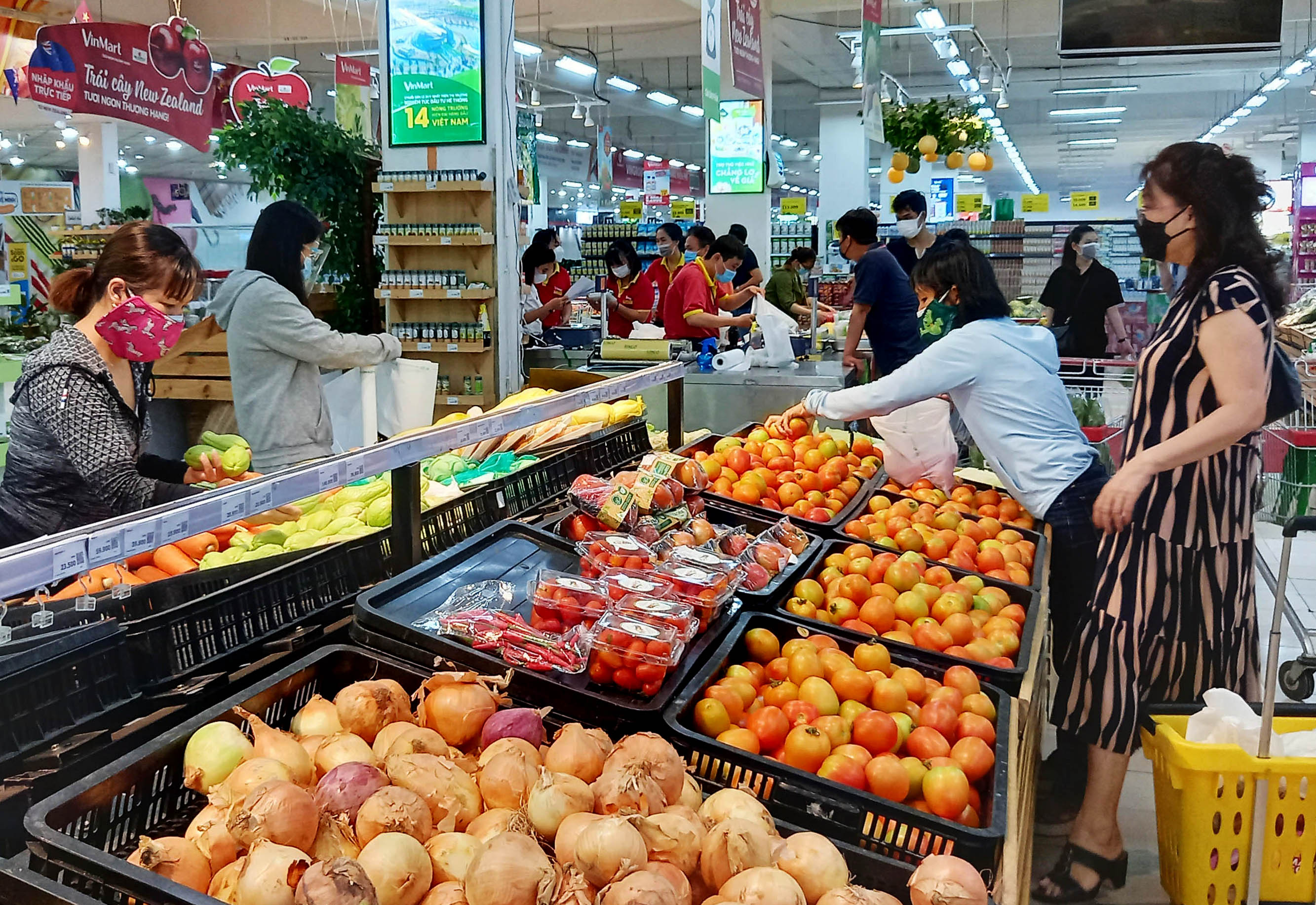 Hàng hóa dồi dào, phục vụ linh hoạt