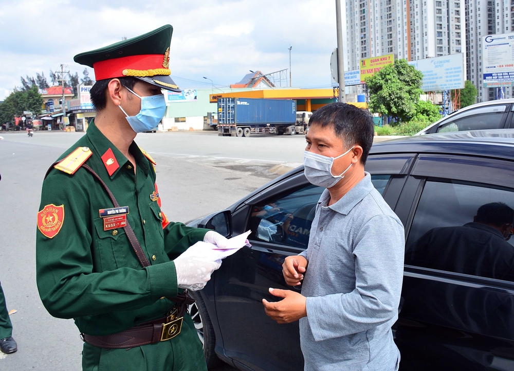 Lực lượng chức năng thực hiện nhiệm vụ.