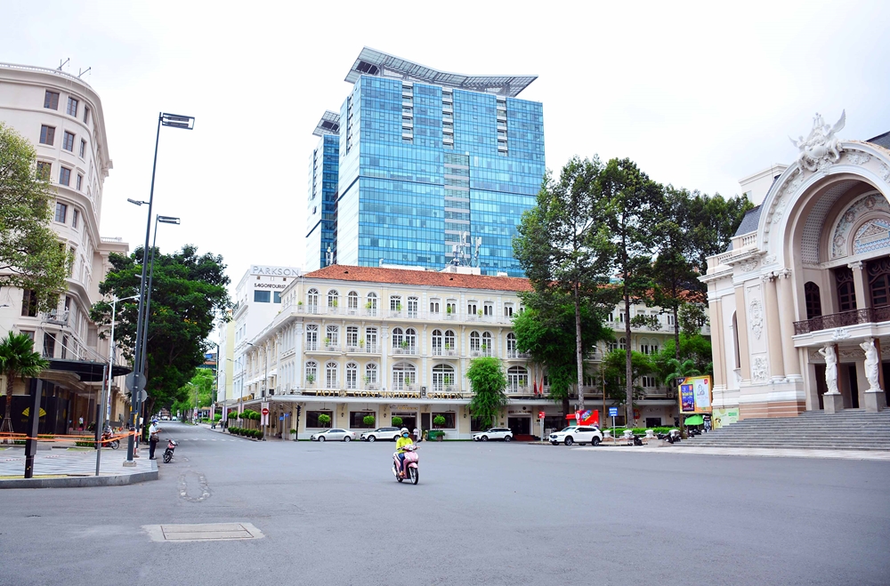 Khu vực công viên Lam Sơn trước Nhà hát TP Hồ Chí Minh.