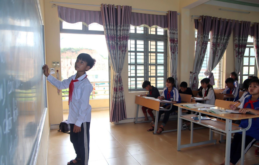 Chăm lo giáo dục học sinh người dân tộc Mảng