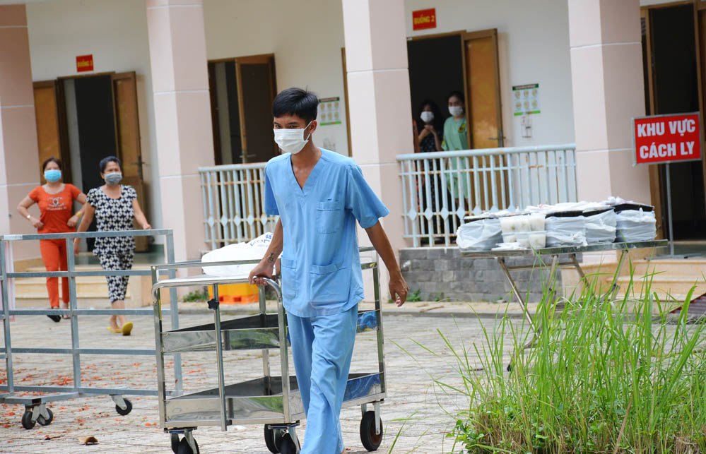 Ở nơi chiến sĩ làm… hộ lý