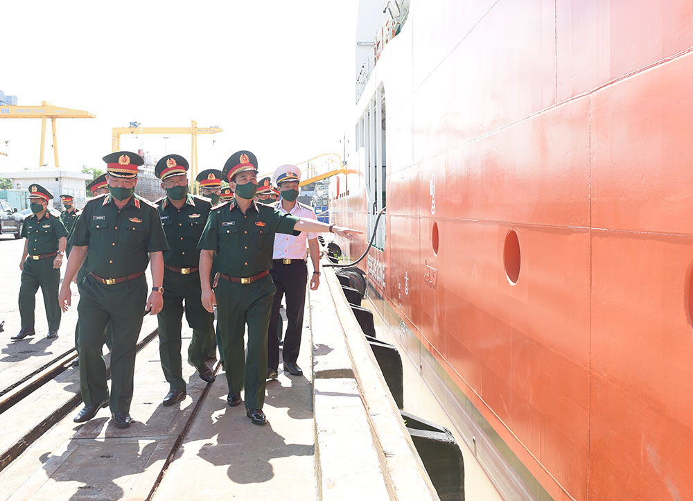 Bộ trưởng Phan Văn Giang kiểm tra và làm việc tại Nhà máy Z189