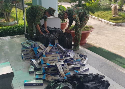 Đồn biên phòng Vàm Trảng Trâu bắt giữ 1.800 gói thuốc lá lậu trên biên giới
