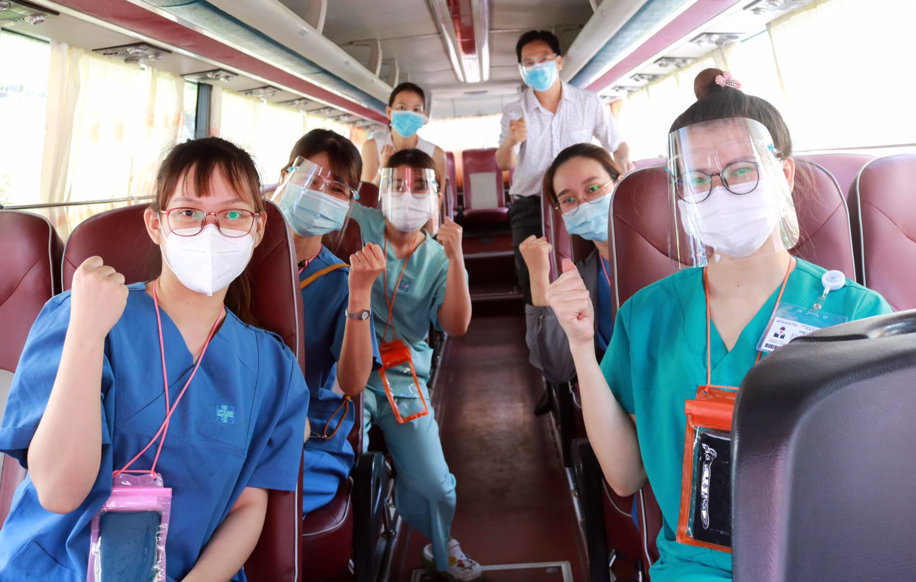 Bệnh viện Đại học Y Dược TP Hồ Chí Minh cử hơn 300 y, bác sĩ vào tuyến đầu chống dịch