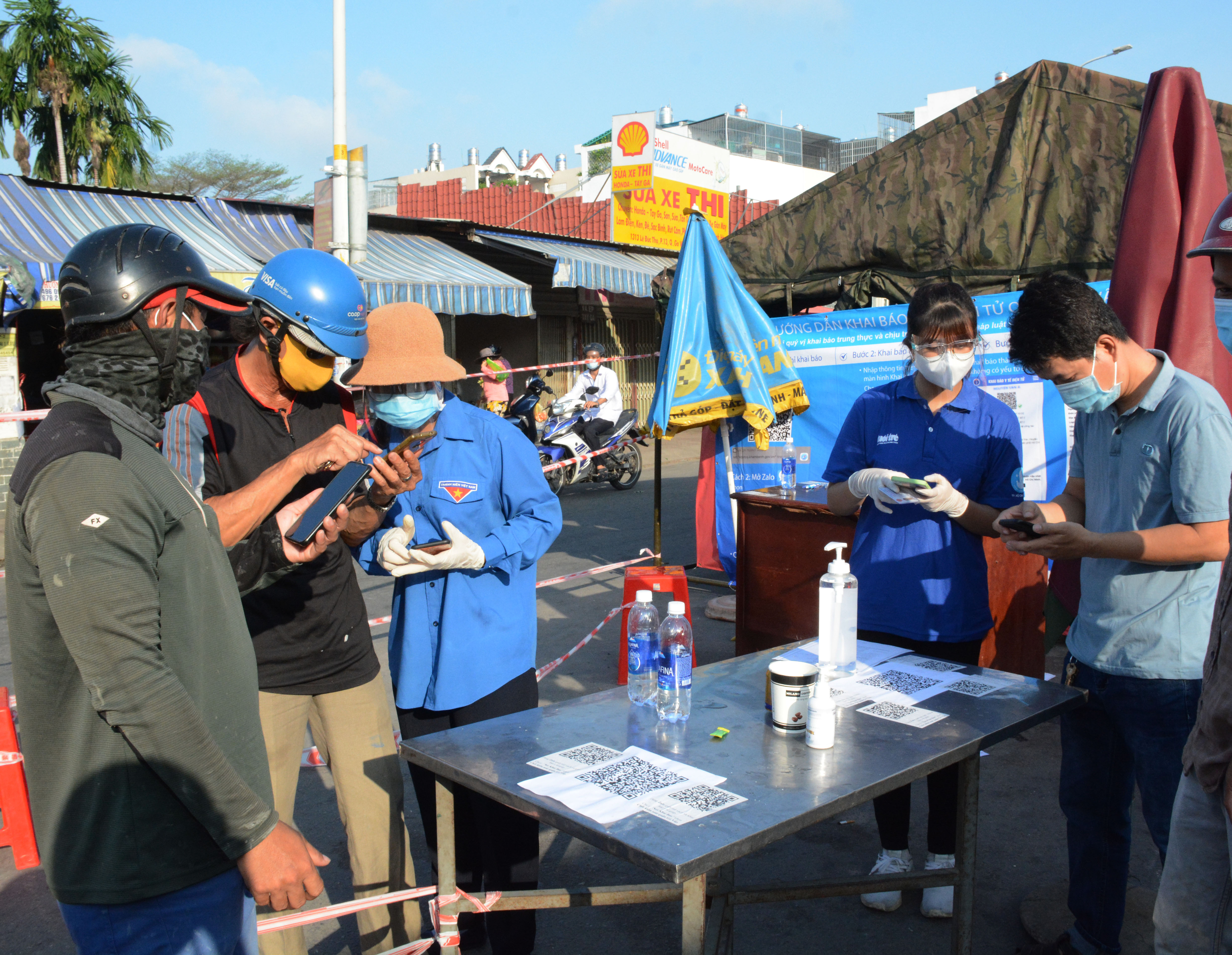 Xung kích vào tâm dịch