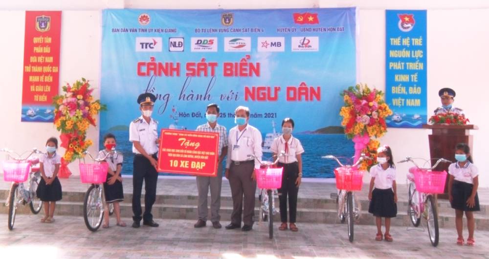 Góp phần đưa Luật Cảnh sát biển Việt Nam vào cuộc sống

