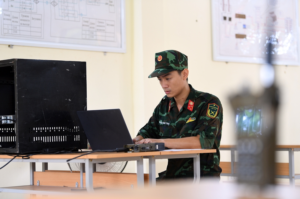 Trong khuôn khổ Army Games 2020, đội tuyển Thông tin liên lạc đã tạo nên bất ngờ lớn khi về nhì ở môn thi “Làm việc với các thiết bị cấu trúc IT”.