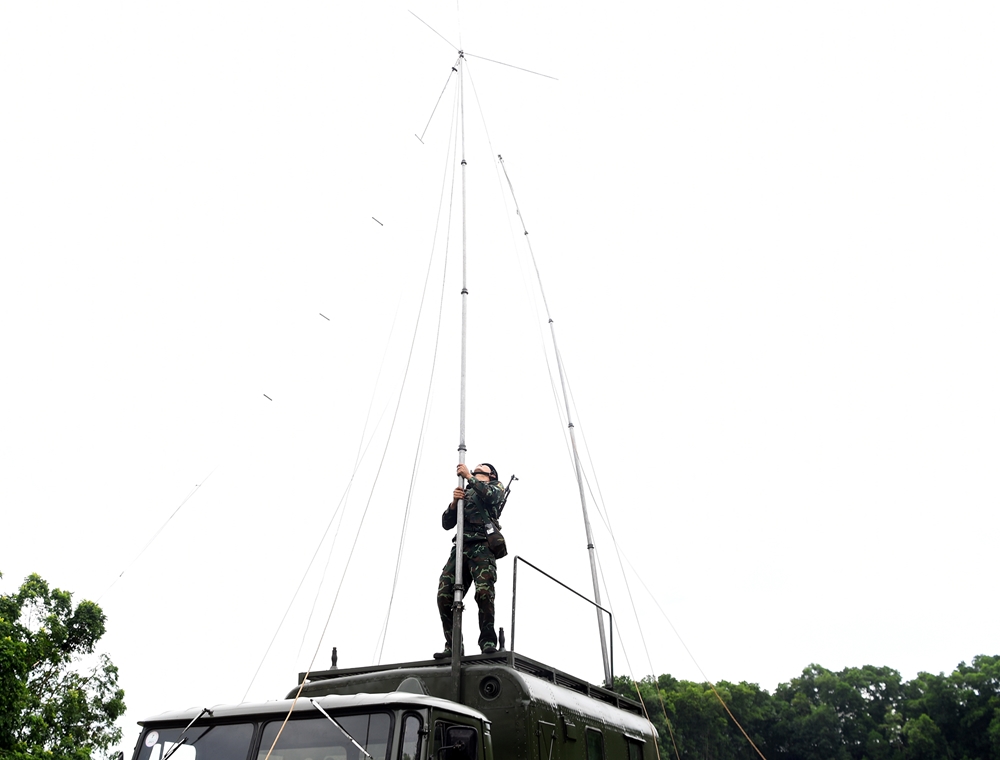 Nội dung thi đấu gồm 6 vòng thi: Kỹ năng thu, kỹ năng phát, liên lạc mạng vô tuyến điện, định hướng vố tuyến điện, làm việc với các thiết bị có cấu trúc IT và tiếp sức quân sự.