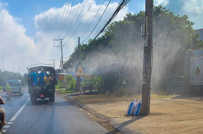 … Và dọc các tuyến giao thông trọng điểm.