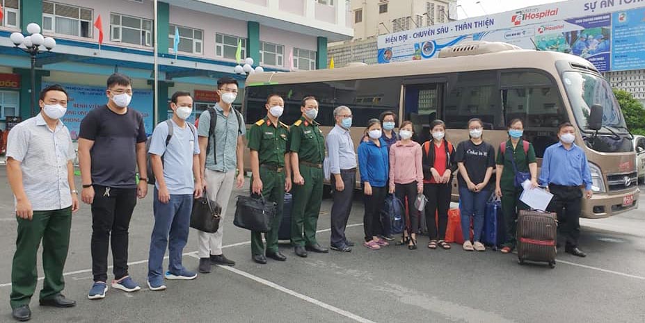 Nhiều bác sĩ đã nghỉ hưu tình nguyện lên đường chống dịch