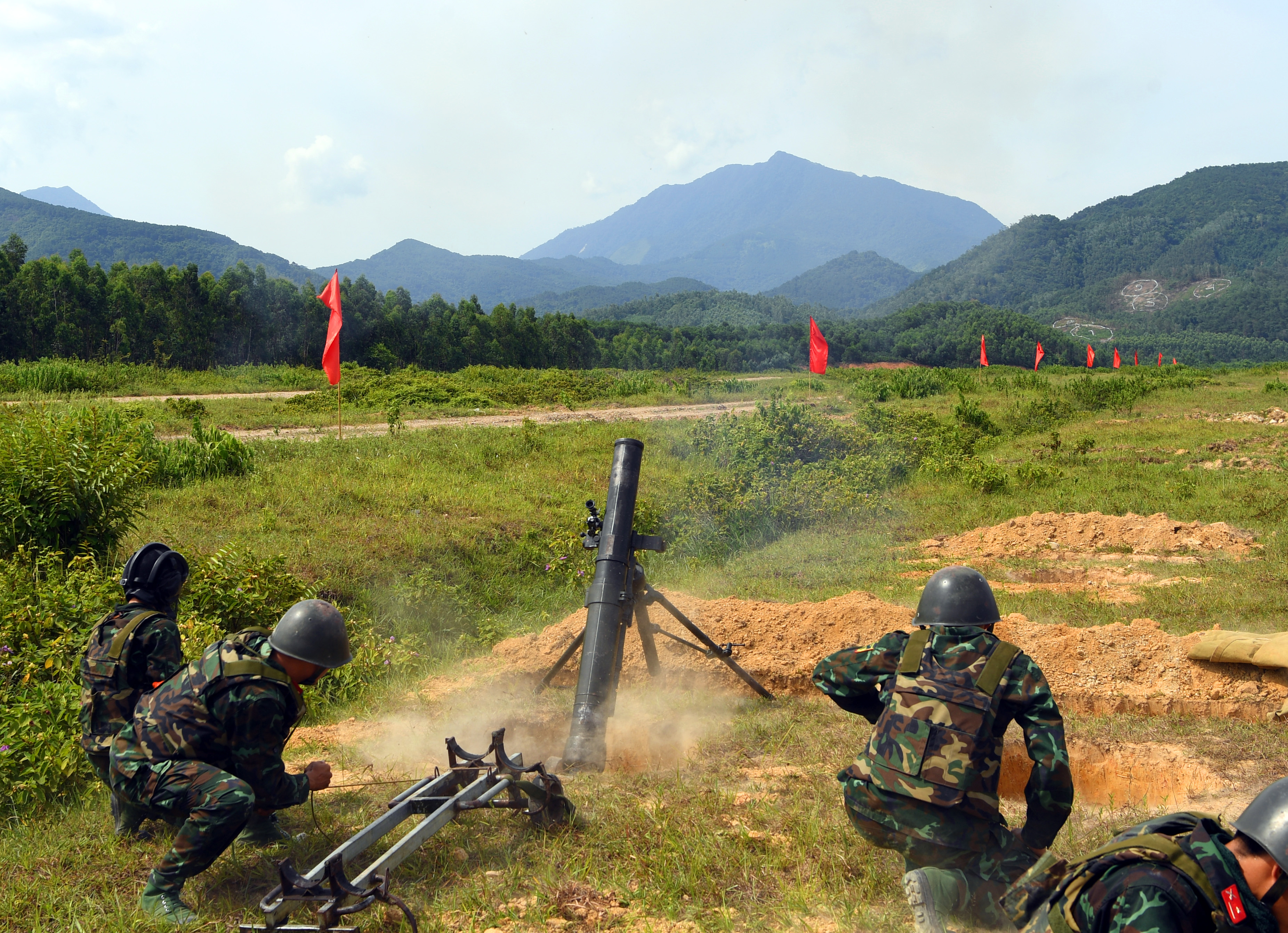 Nội dung thi đấu tính thời gian nên các bài bắn lẫn cơ động trên đường đua đều đòi hỏi độ chính xác cao nhất để tránh bị phạt cộng thời gian.