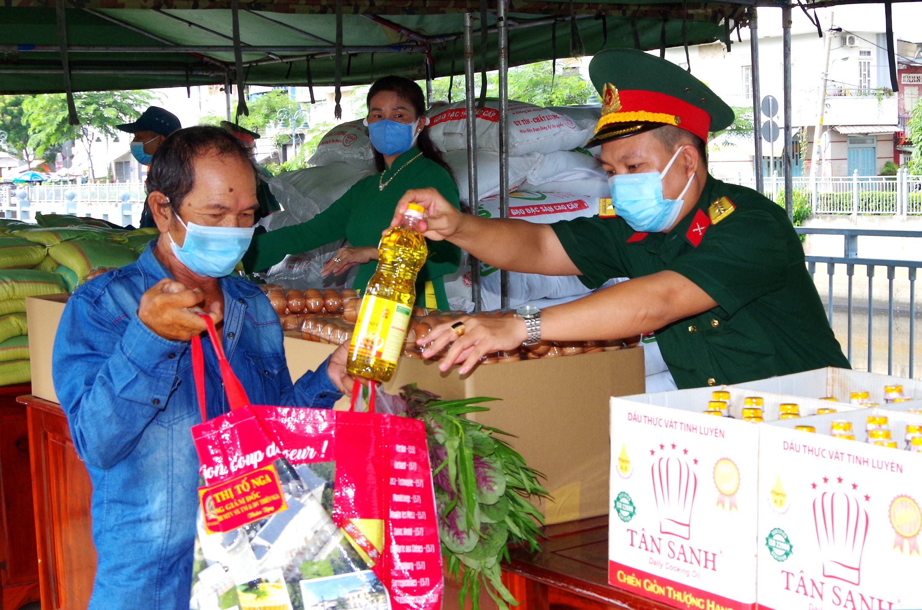Hơn 20.000 cán bộ, chiến sĩ và dân quân tham gia chống dịch