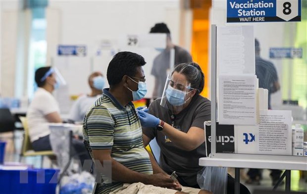 Canada vượt Mỹ về tỷ lệ dân số hoàn thành tiêm chủng vaccine phòng Covid-19