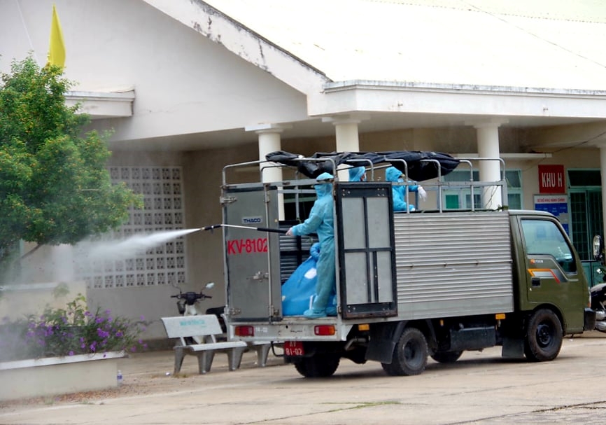 Khử khuẩn Trung tâm Y tế thị xã Ayun Pa