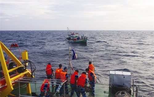 BĐBP Quảng Trị huấn luyện tìm kiếm cứu hộ, cứu nạn trên biển

