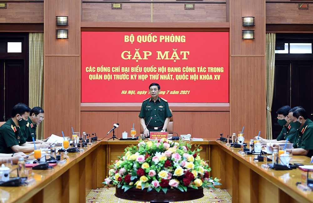 Bộ Quốc phòng gặp mặt các đại biểu Quốc hội đang công tác trong quân đội 