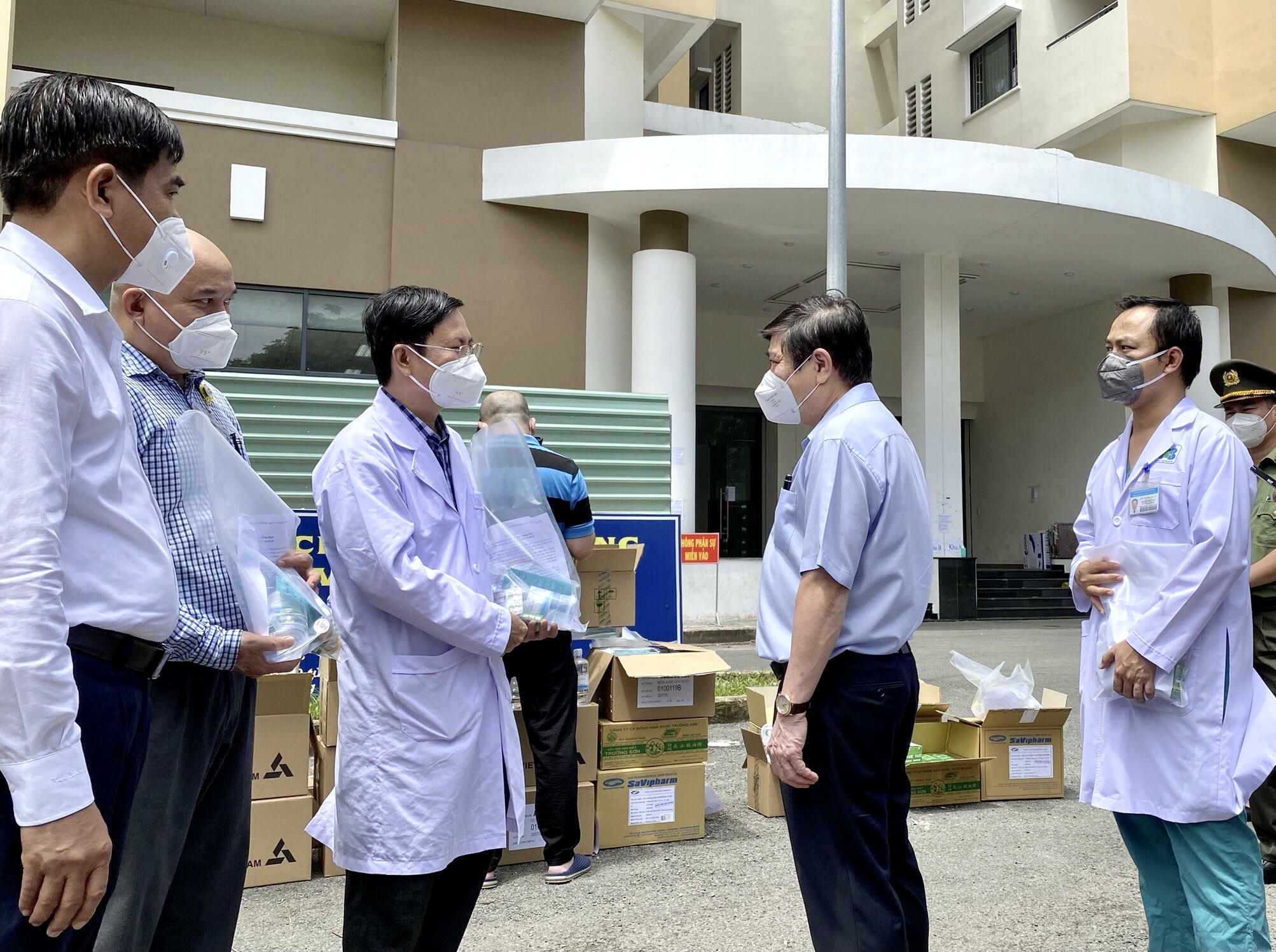 Lãnh đạo Thành phố Hồ Chí Minh kêu gọi người dân thực hiện 8 giải pháp phòng, chống dịch