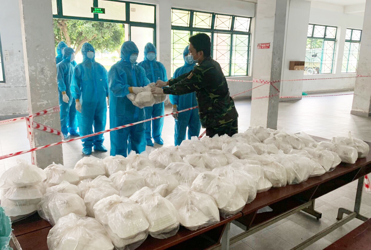 Bộ đội, dân quân xung kích trên tuyến đầu