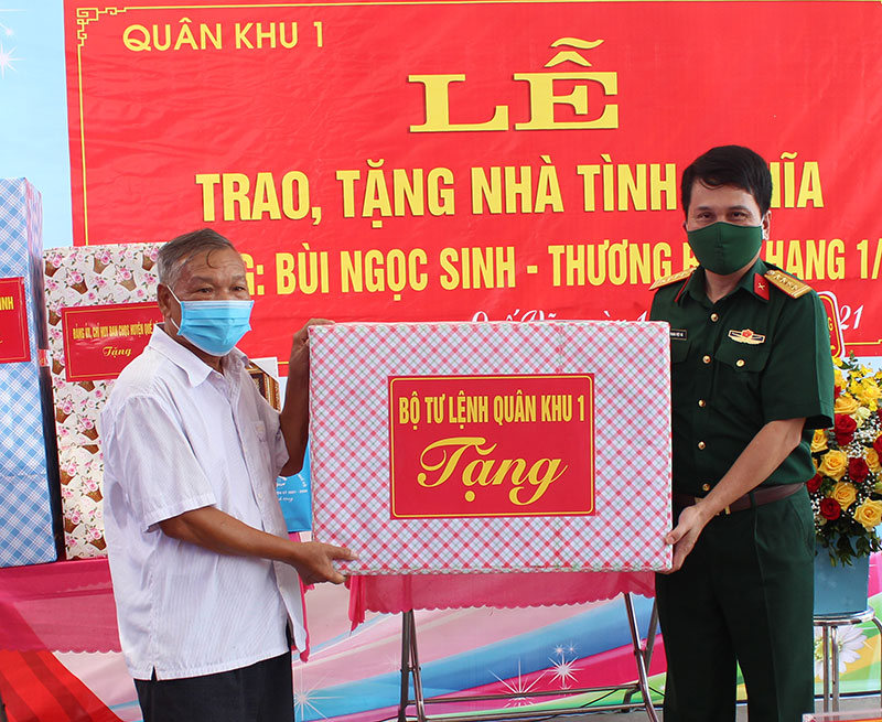 Quân khu 1 bàn giao nhà tình nghĩa cho gia đình chính sách