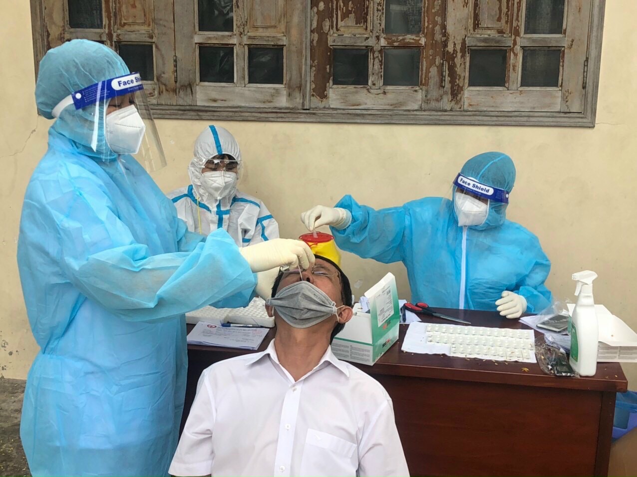 Nỗ lực phân tuyến, nghiêm ngặt cách ly 