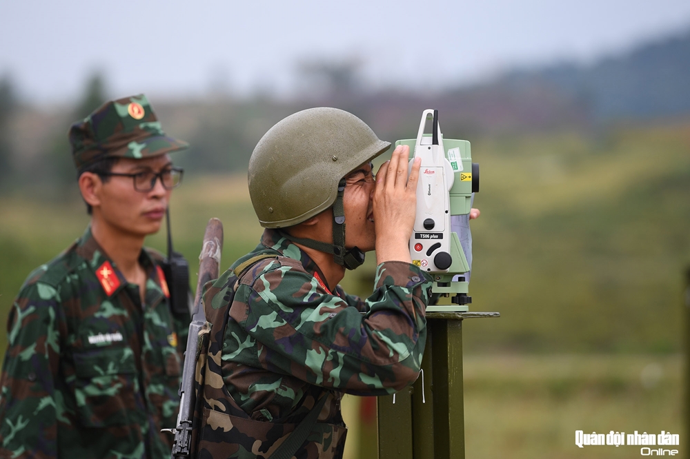 Phần thi đòi hỏi các vận động viên ngoài việc giải các đề qua thiết bị của chuyên ngành trắc địa, mỗi người phải có nền tảng thể lực khỏe và sức bền tốt.