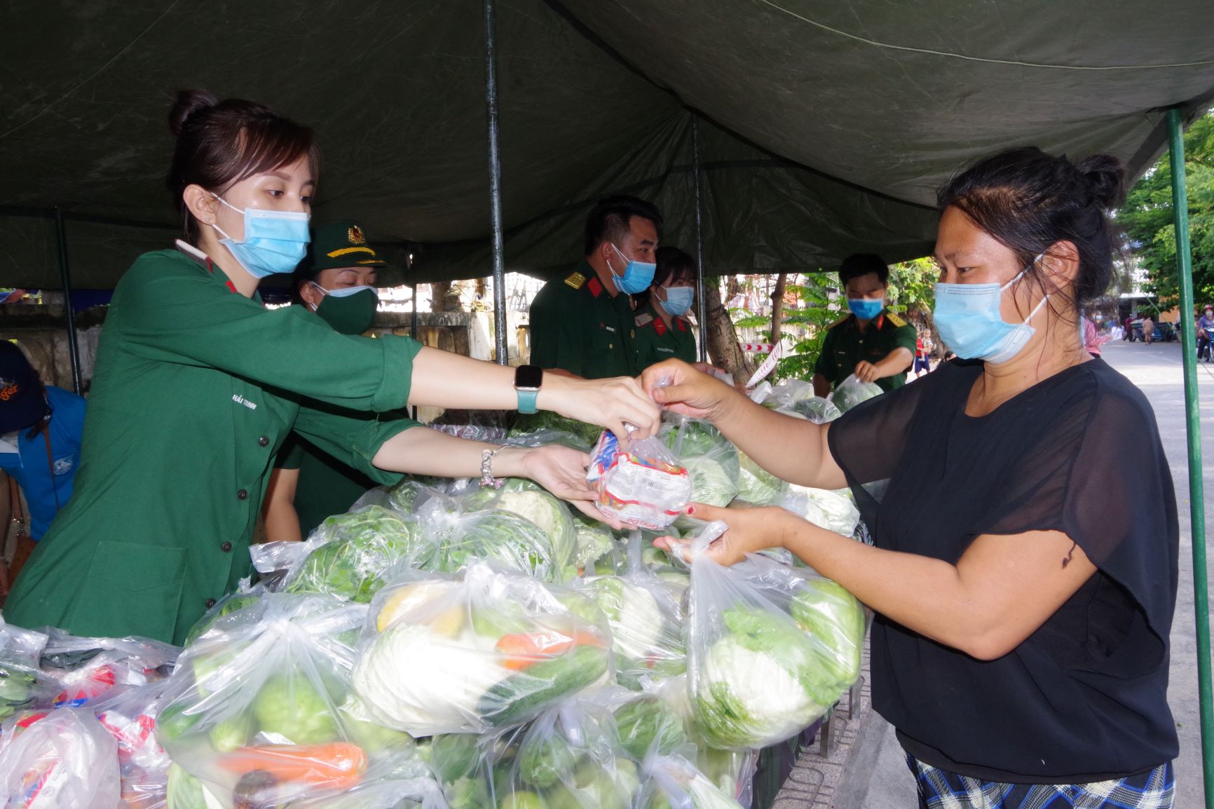 Thực phẩm không đồng, ấm lòng mùa dịch