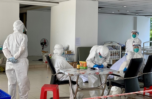 Bộ Y tế kiểm tra việc thu dung, điều trị tại các Bệnh viện dã chiến TP Hồ Chí Minh
