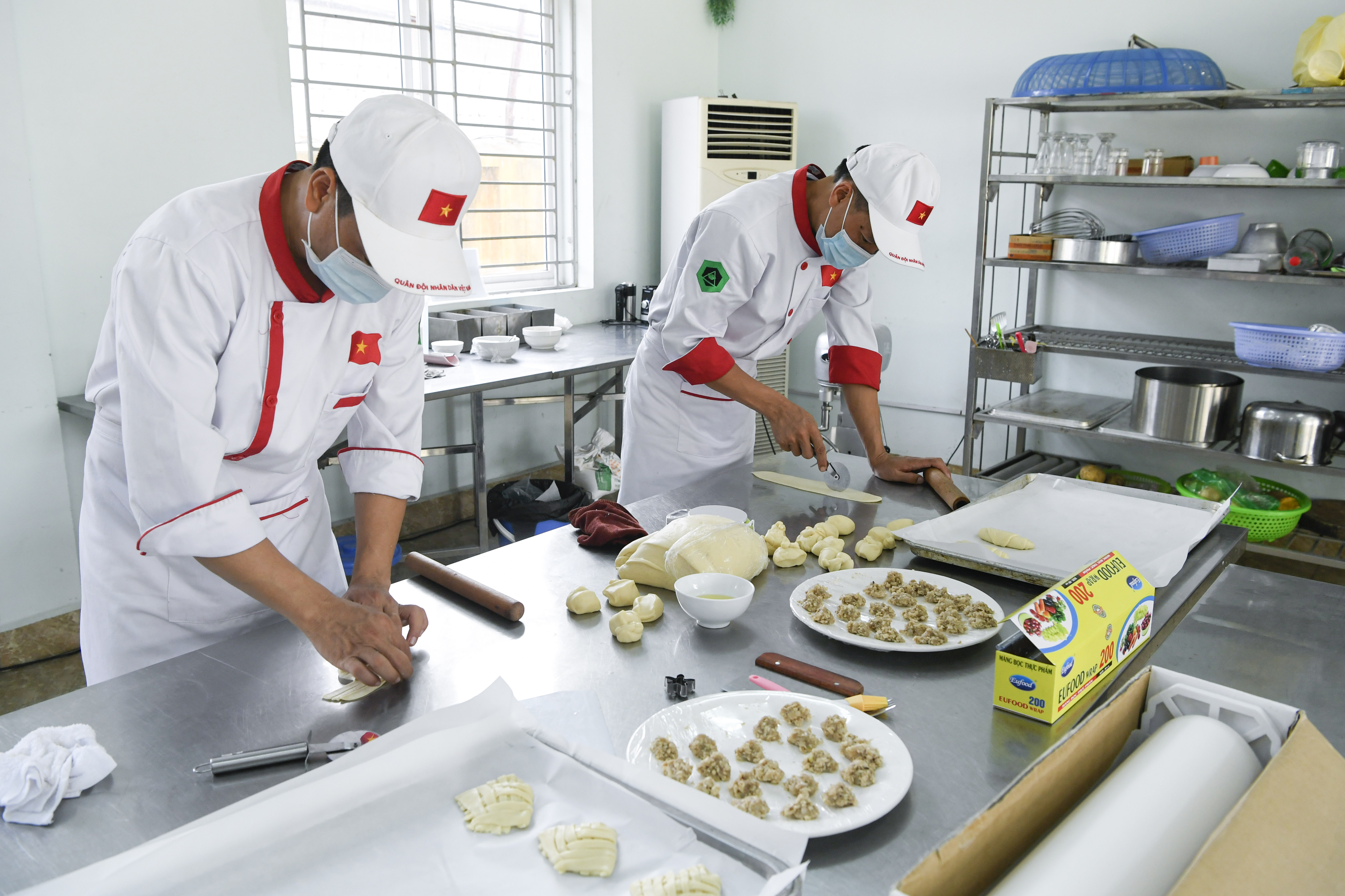 Giúp đồng đội “ăn ngon-đánh giỏi”