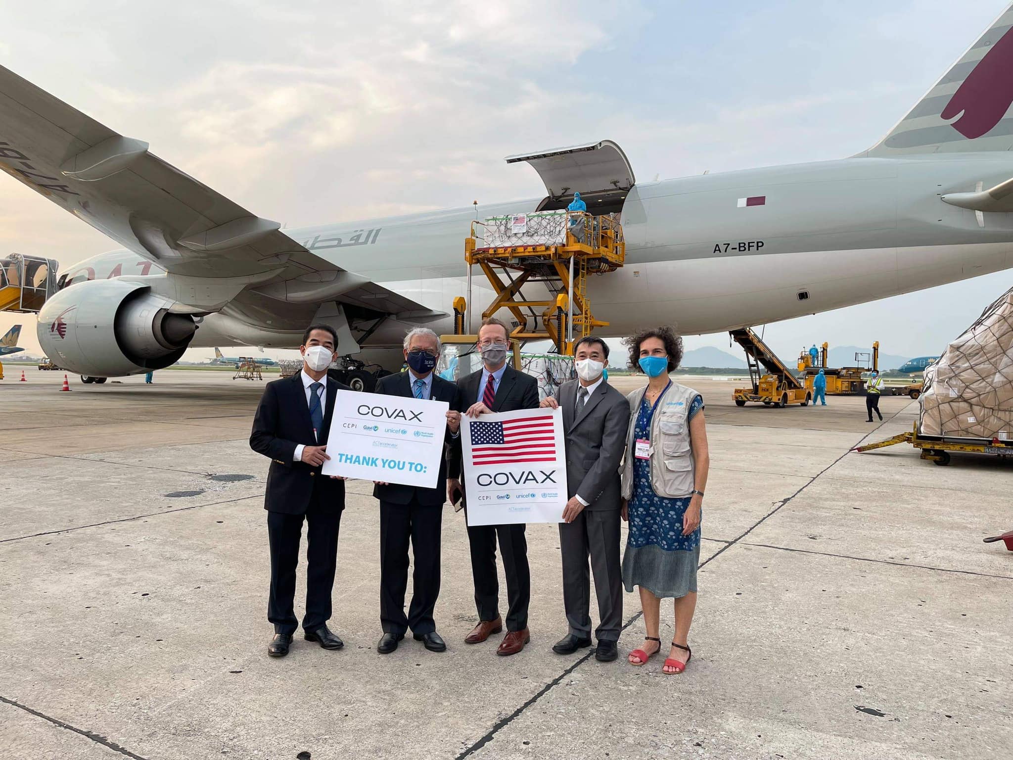 Hơn 1,5 triệu liều vaccine Moderna đã về đến Việt Nam