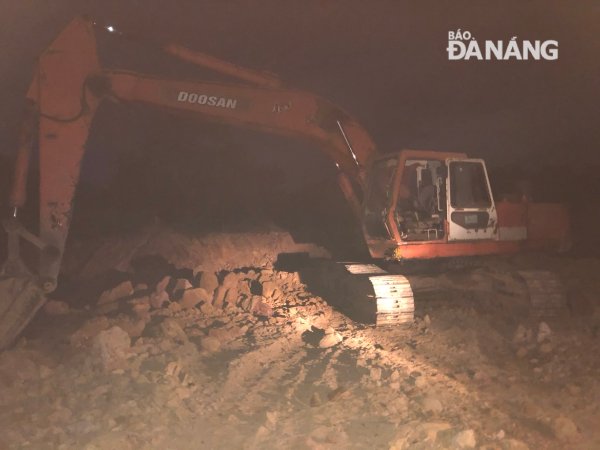 Đà Nẵng bắt quả tang đối tượng khai thác đất trái phép và tổ chức đá gà