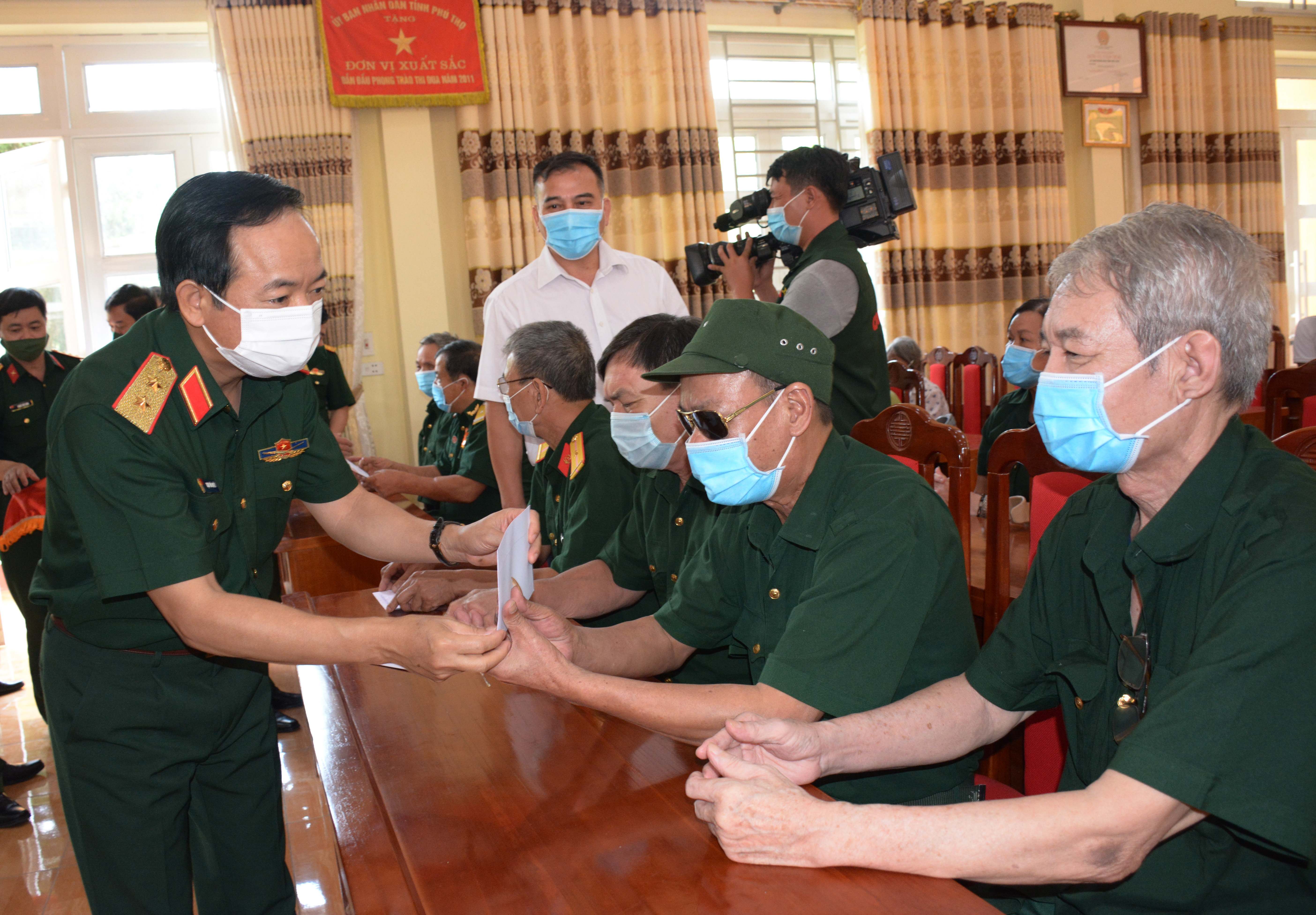 Tri ân bằng những việc làm thiết thực