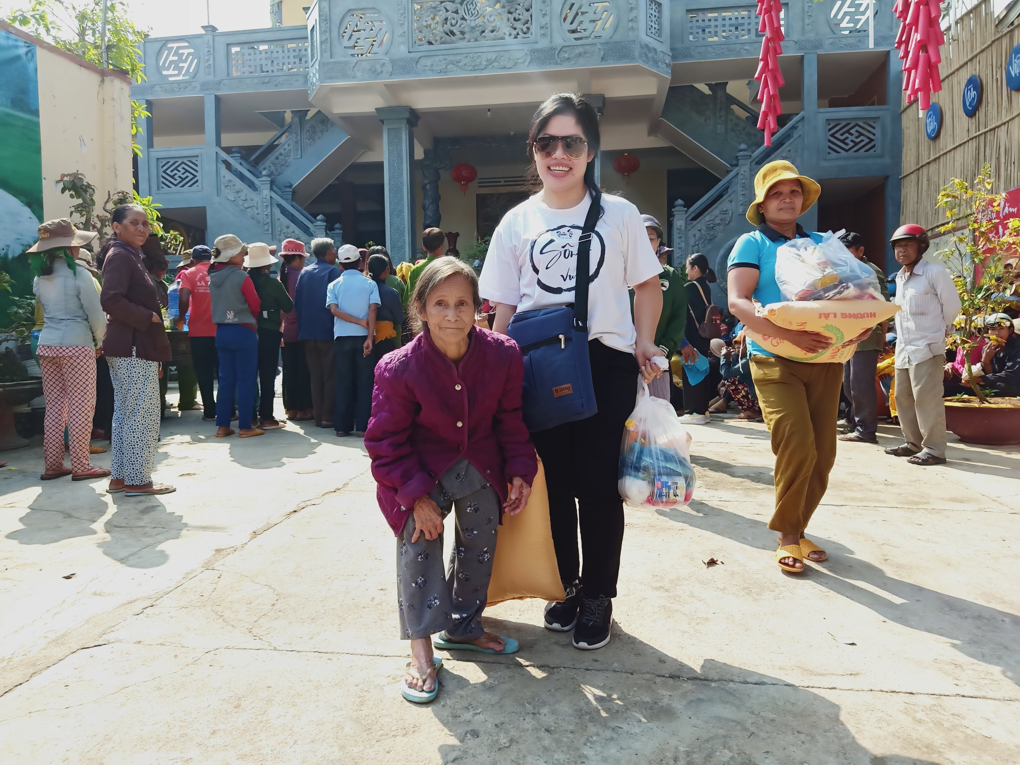 Người “vận chuyển tình thương” trong mùa dịch