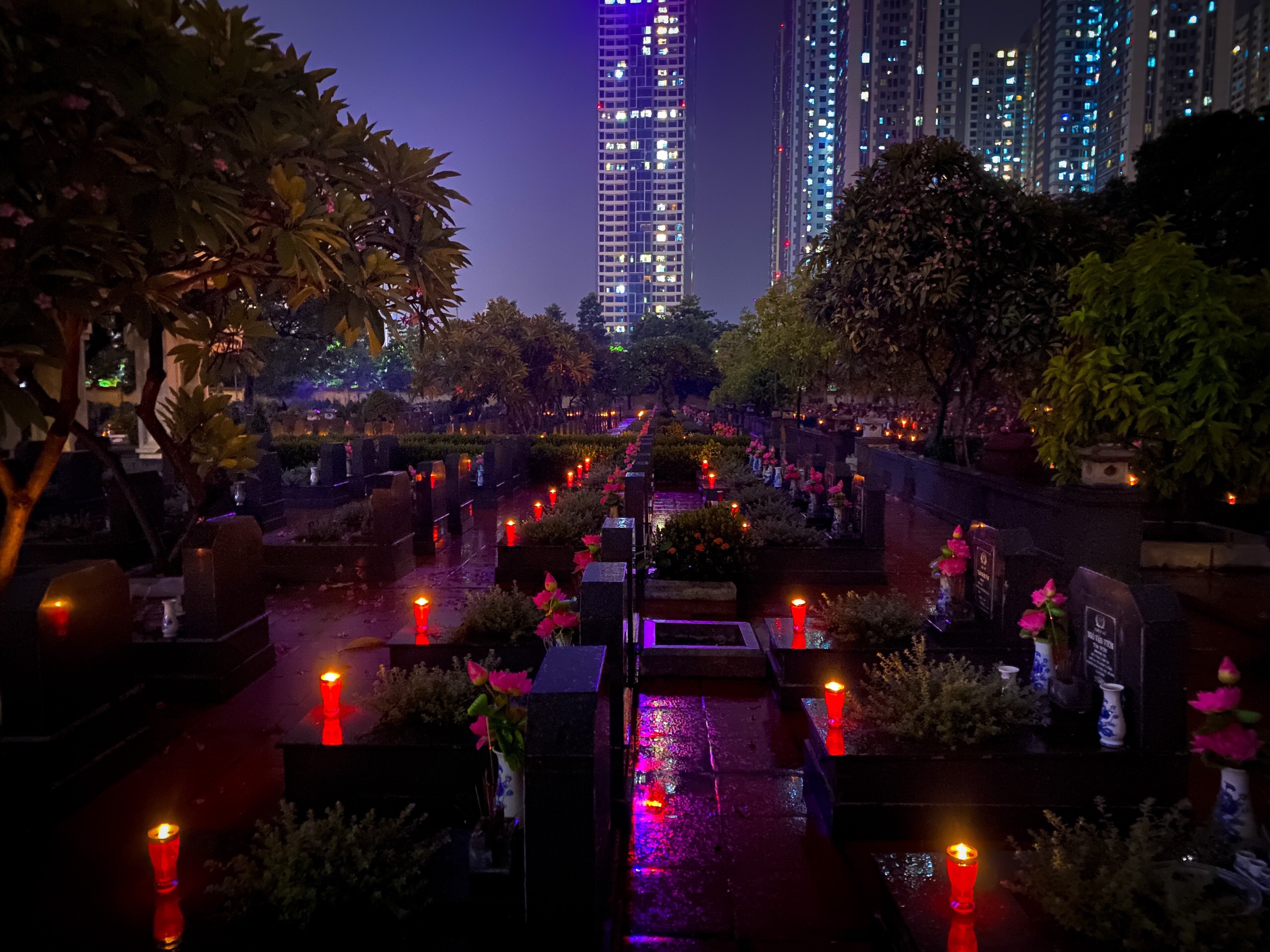 Tuổi trẻ Thủ đô thắp nến tri ân các Anh hùng liệt sĩ