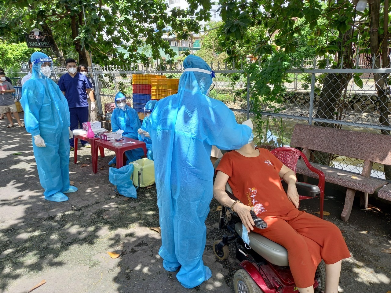 Hà Nội ghi nhận 76 trường hợp dương tính với virus SARS-CoV-2 