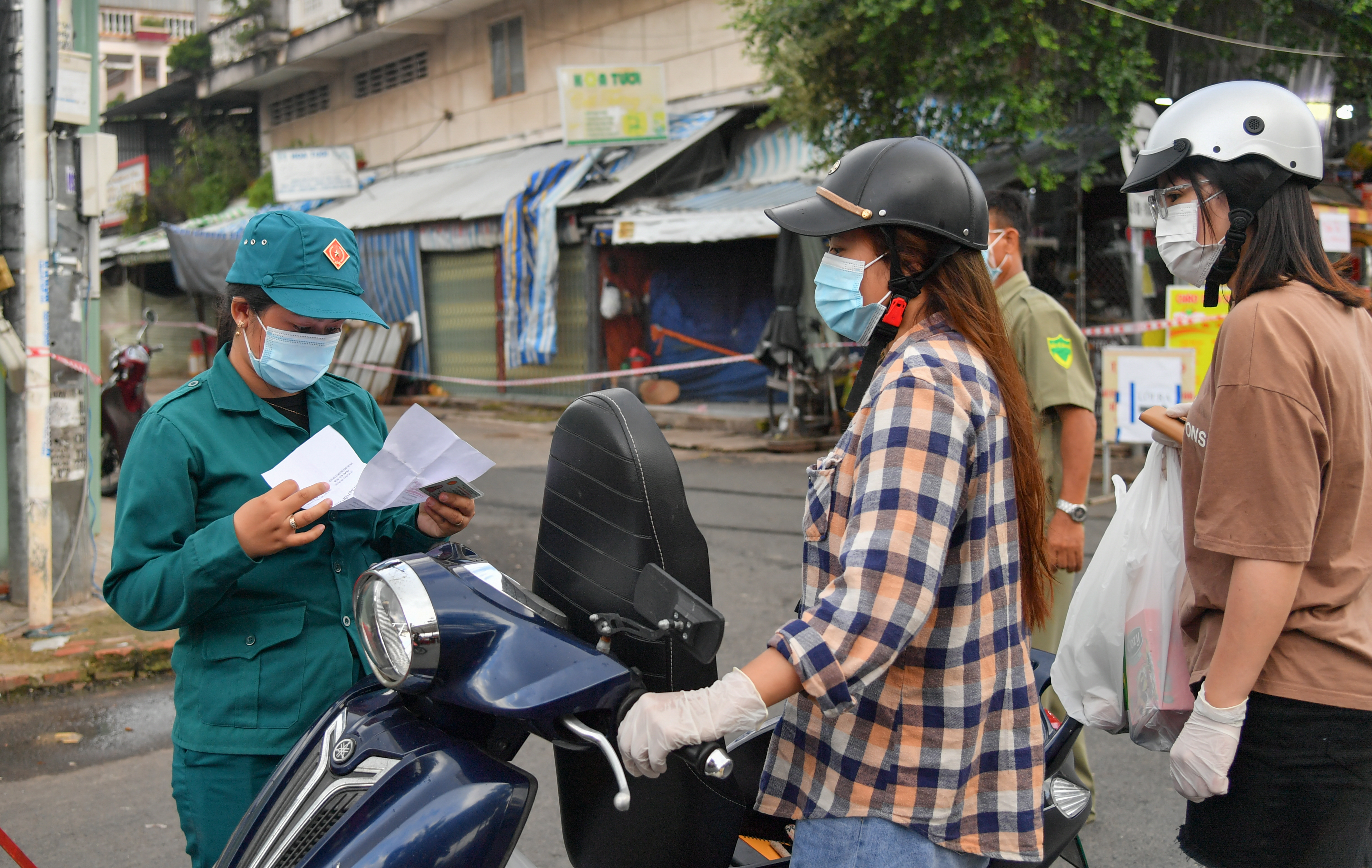 Lá chắn chống dịch Covid-19 
