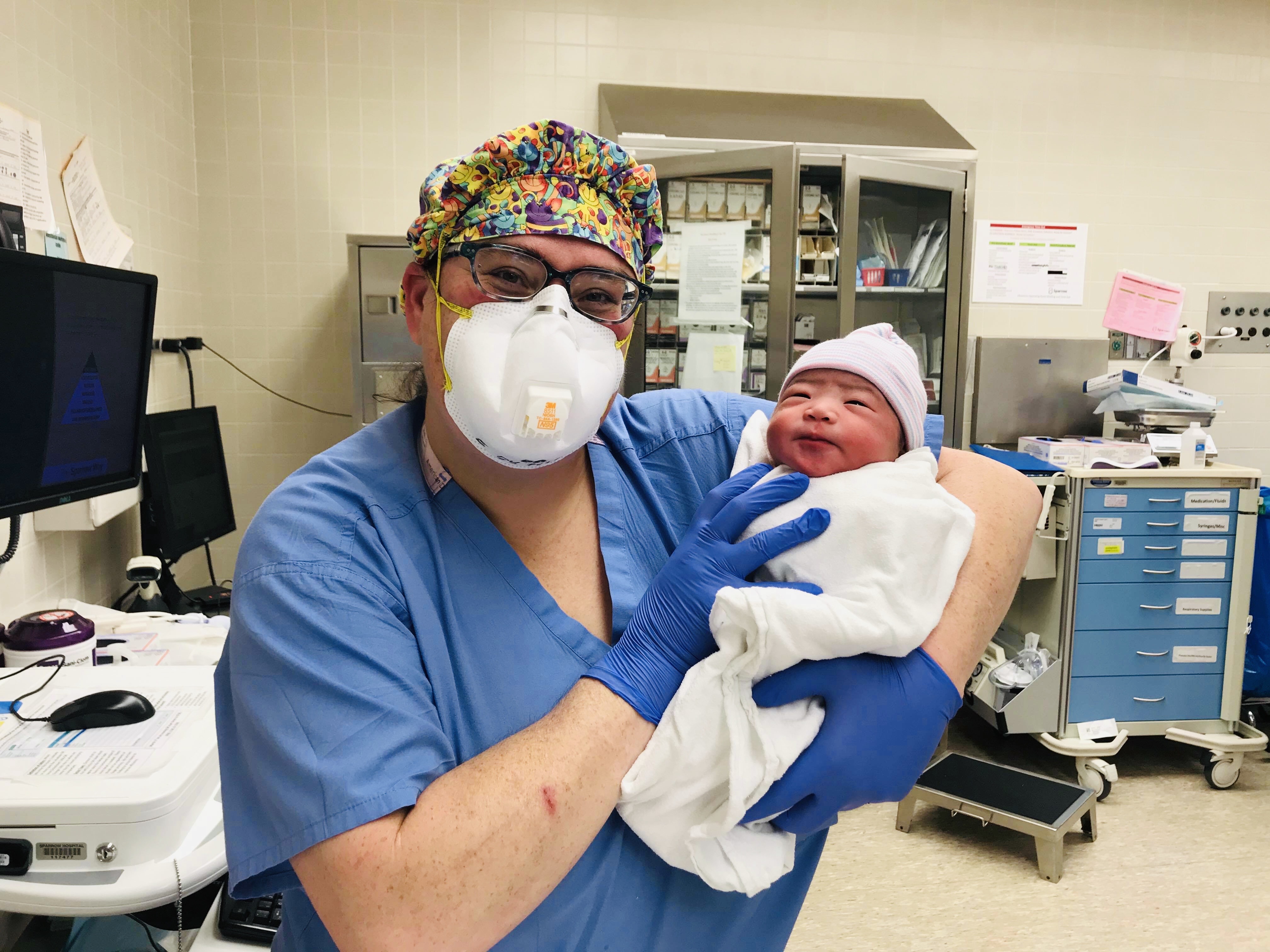 Tình cảm quê hương căng đầy trong lồng ngực