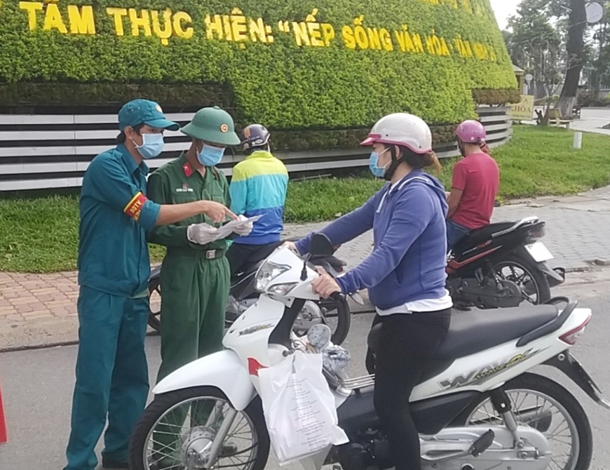 Chiến sĩ Sư đoàn 5 xung kích trong tâm dịch Bình Dương