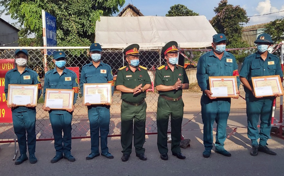 Bình Dương khen thưởng lực lượng phòng, chống dịch tham gia bắt giữ tội phạm