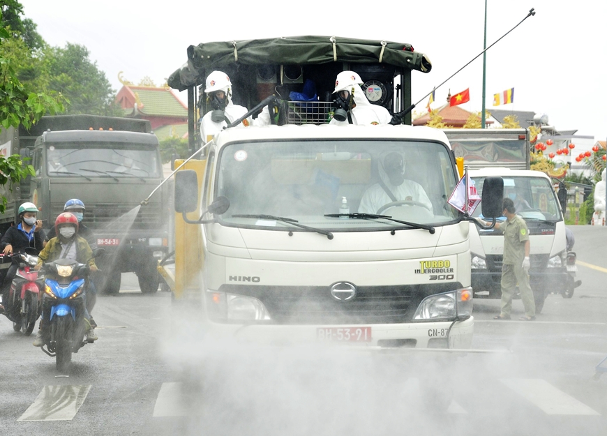 Xung kích vào tâm dịch