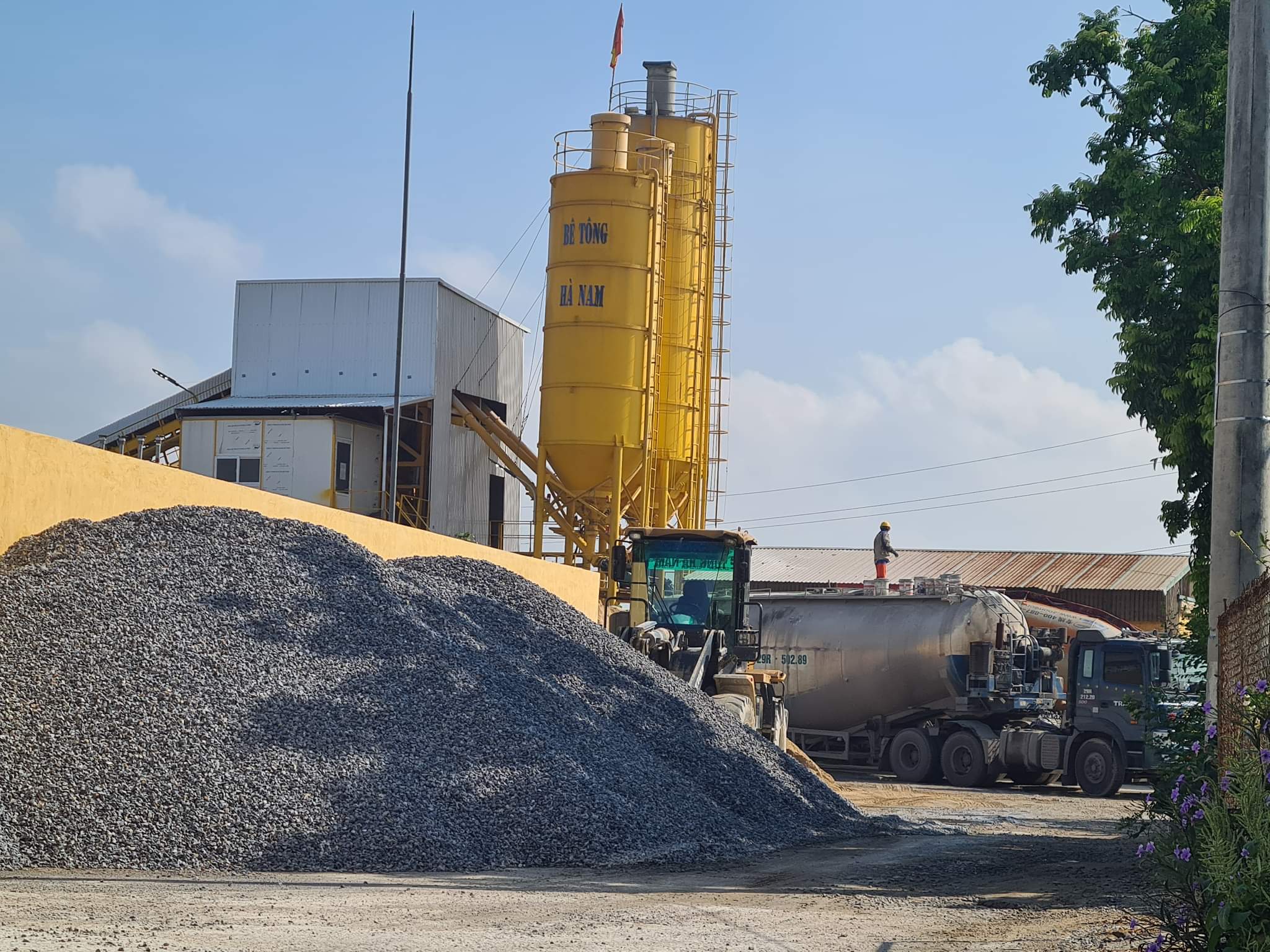 Thuê nhà xưởng để xây dựng trạm trộn bê tông gây ô nhiễm
