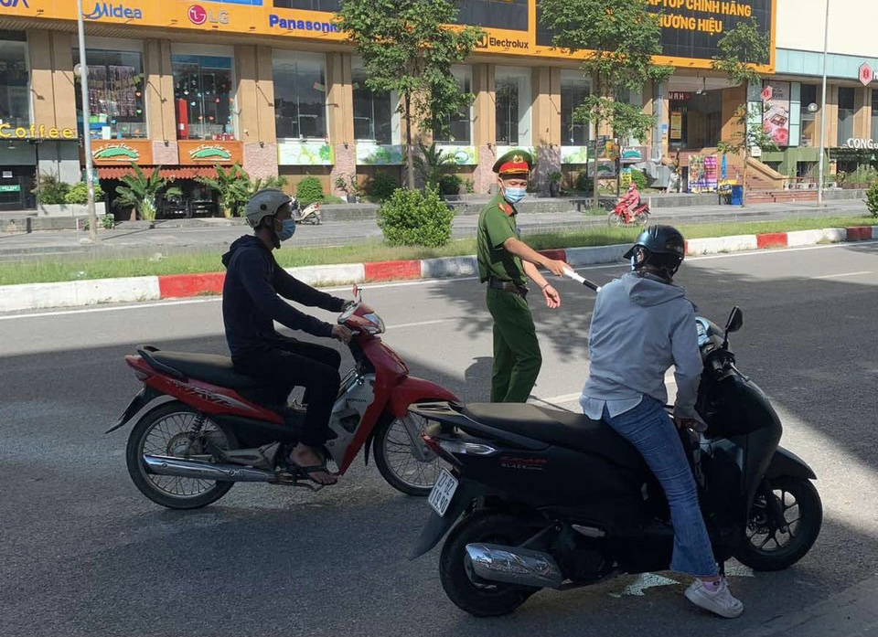 Hà Nội tiếp tục xử phạt gần 900 trường hợp vi phạm phòng, chống dịch

​