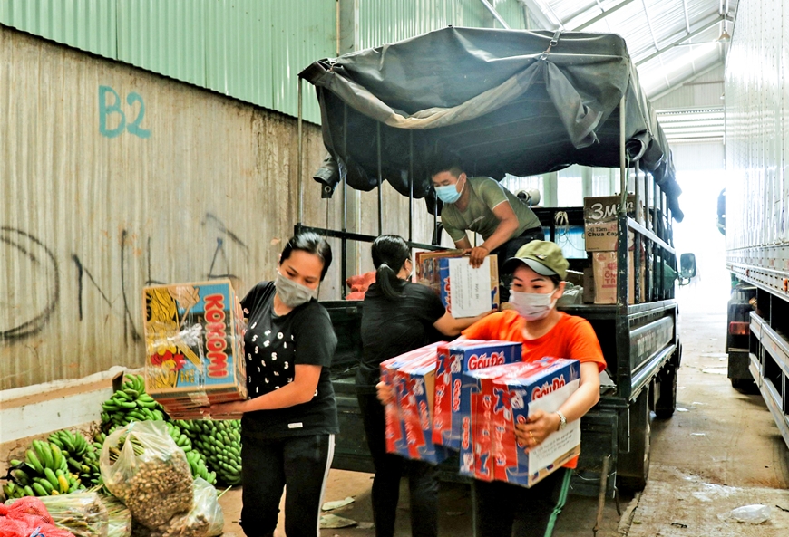 Quyên góp rau, quả hỗ trợ người dân TP Hồ Chí Minh